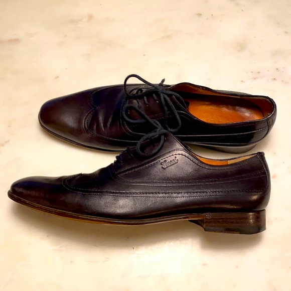 Men’s Gucci lace up wing tip dress shoes main image 5